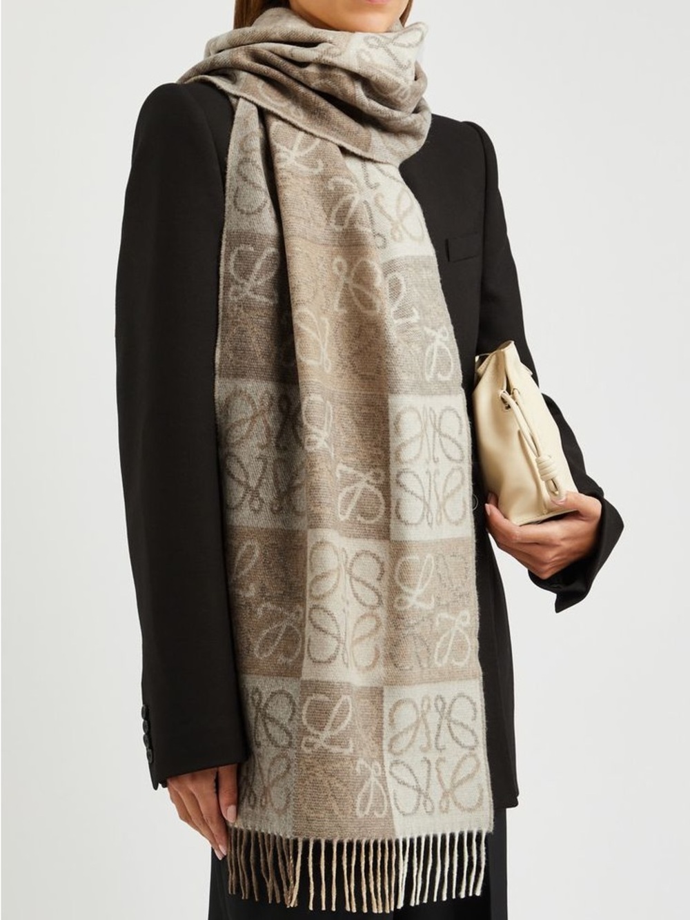Loewe checkerboard scarf Stall white beige - Picture 4 of 4